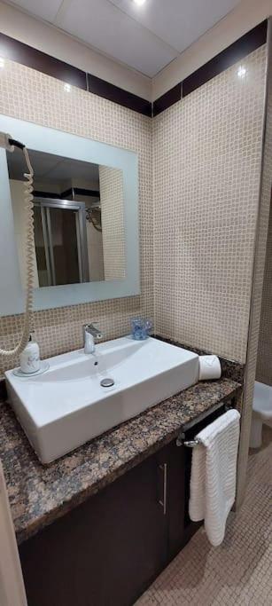شقة بينالماذينا  في Elegante Alojamiento Con Piscina A 200 M Del Mar. المظهر الخارجي الصورة